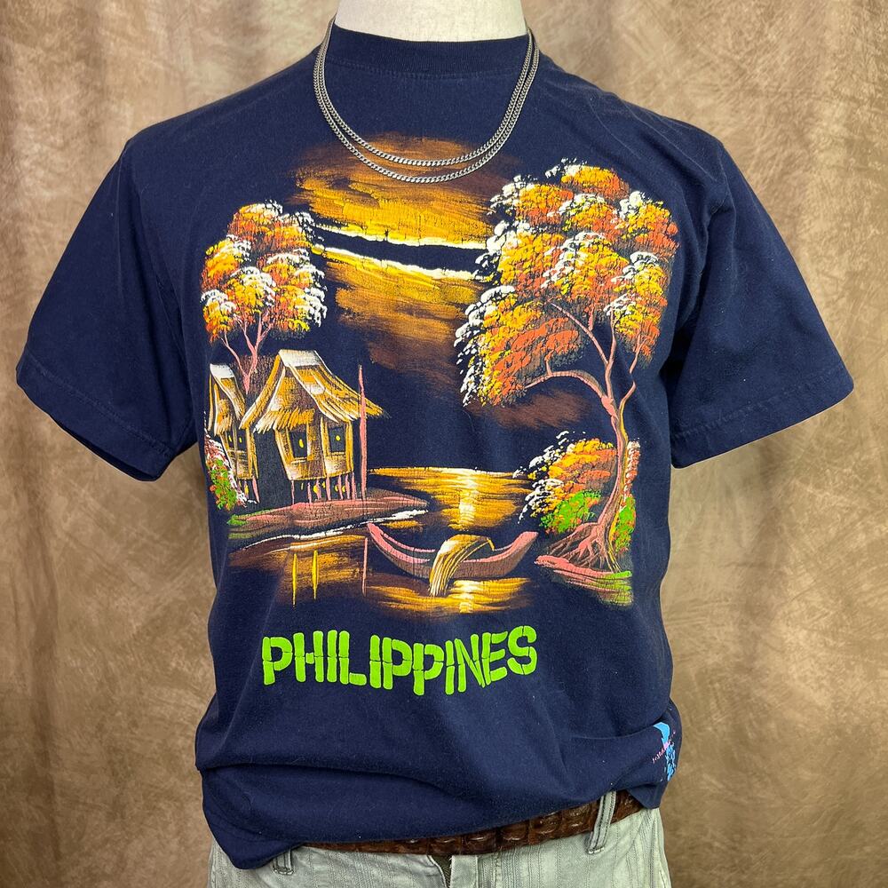 Philippines T-Shirt Hand Painted Souvenir Graphic Tee Navy Silt House Art Y2K